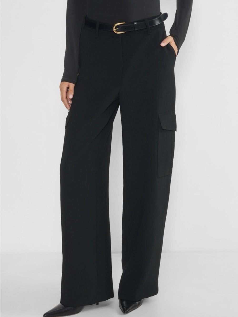 Like New- Black Aritzia Bridger Cargo Pants Size 6